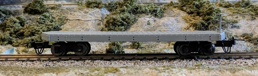 US Flat Car, grey with extra stakes