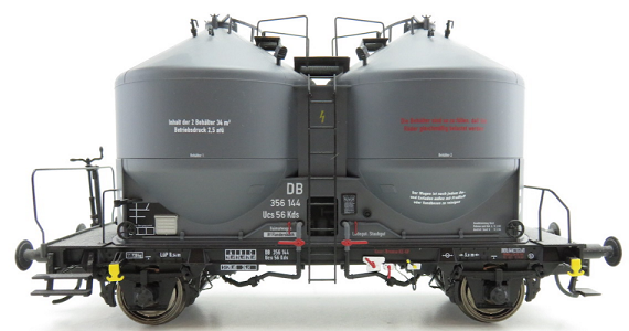 O Scale Pressure-flow Twin Silo freight car.