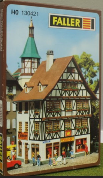 Town House with Passage