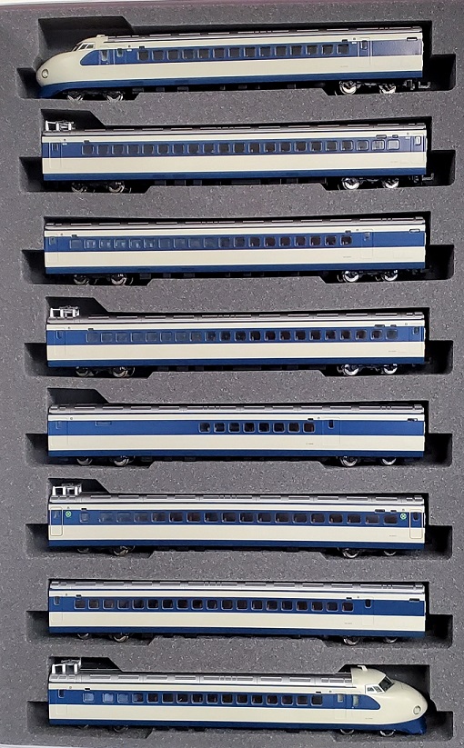  Series 0-2000 Shinkansen 'Hikari/
Kodama' 8 Car Standard Set. Two end cars, six intermediate cars.

 