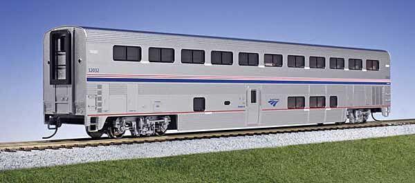 Superliner I Sleeper - Ready to Run -- Amtrak
(Phase VI; silver, blue, red, black trucks)