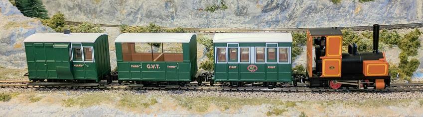 Maroon
Bagnall with Peco Cars