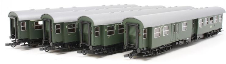 Set of 4 Passenger Coaches of the DB