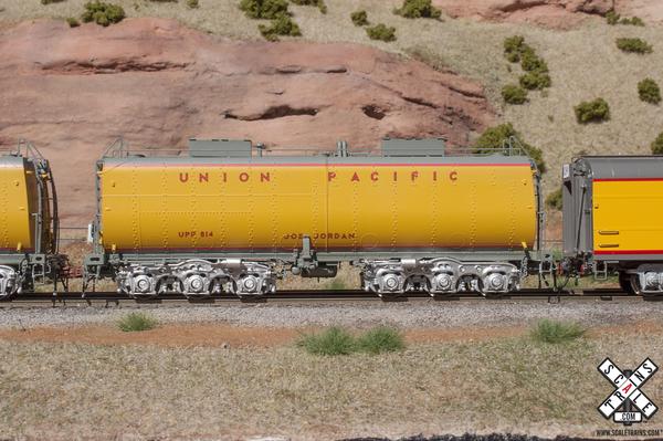  HO Rivet Counter Union Pacific Steam
Excursion Post-2006 Water Tender Set
 